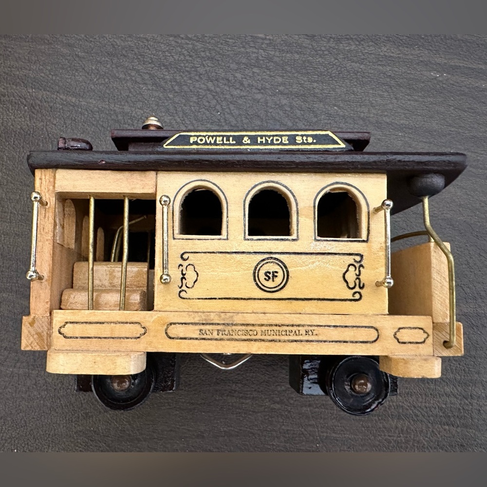 San Francisco trolly souvenir music box